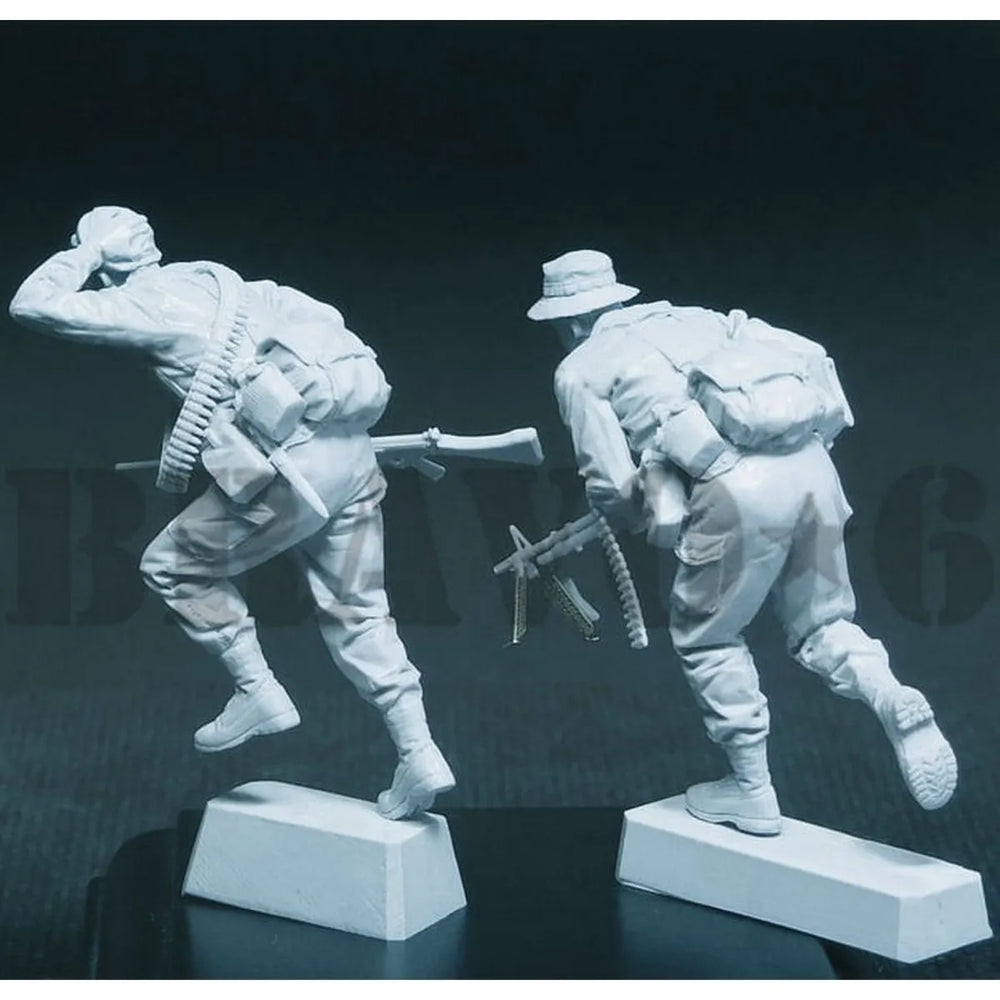 1/35 Vietnam War Australian Infantry Advancing with Support Weapons, 4 Figures, Resin Model Figure Kit, Unassembled and Unpainted