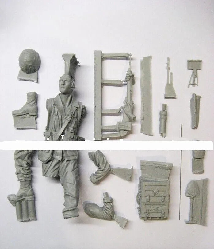 WWI Colonial Troops Bayonet Charge, 2 Figures, Resin Model Figure Kit, Unassembled and Unpainted