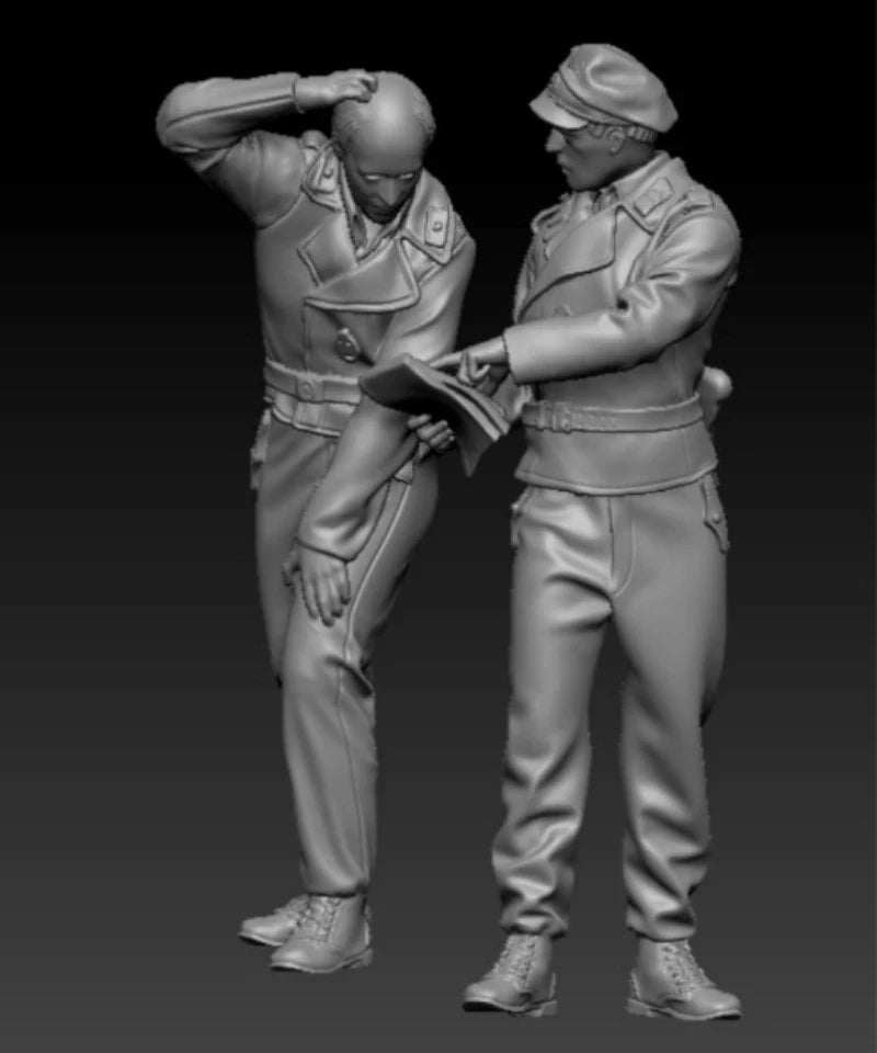 1/35 WWII German Tank Crew with Radio Operator, 2 Figures, Resin Model Figure Kit, Unassembled and Unpainted