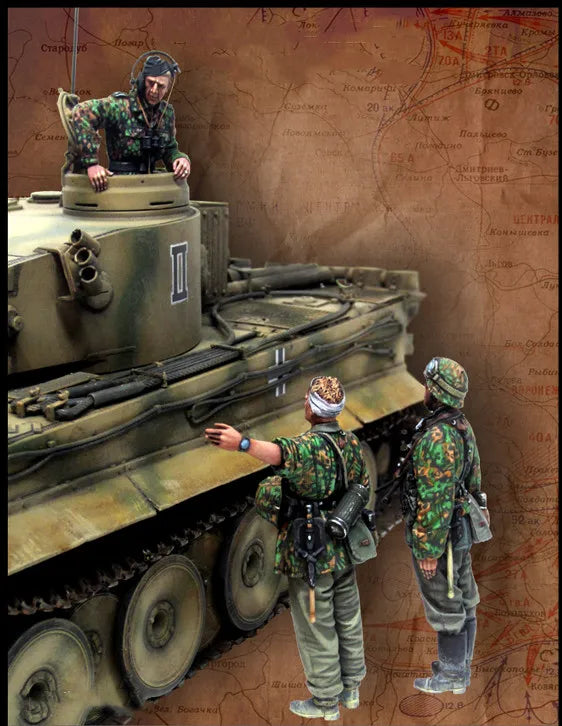 1/35 WWII German Officers and Combat Troops, 3 Figures, Resin Model Figure Kit, Unassembled and Unpainted