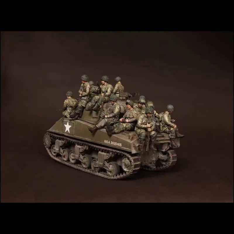 1/35 WWII American Soldiers & M4 Sherman, 14 Figures, Resin Model Diorama Kit, Unassembled and Unpainted