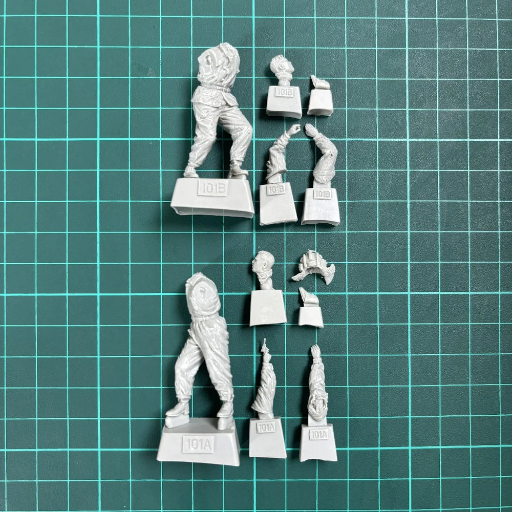 1/35 WWII Soviet Tank Crew with Commander, 3 Figures, Resin Model Figure Kit, Unassembled and Unpainted