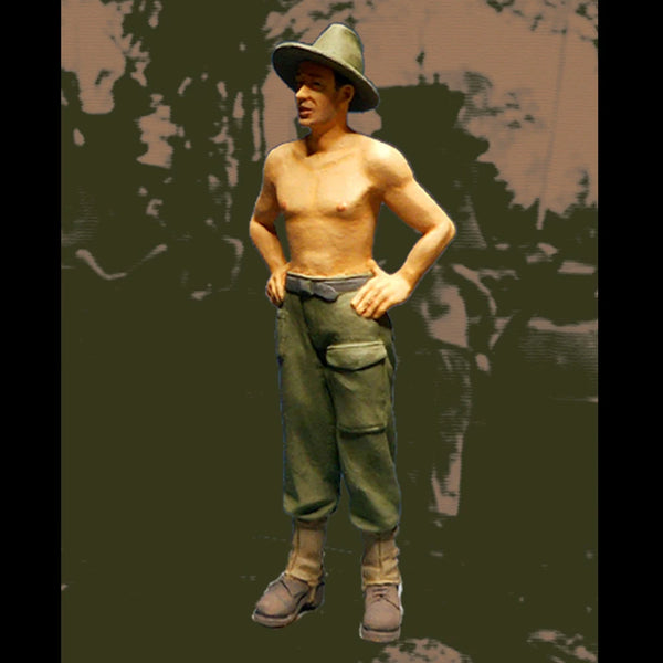 1/35 WWII Australian Tanker Shirtless in Slouch Hat, Resin Model Figure Kit, Unassembled and Unpainted
