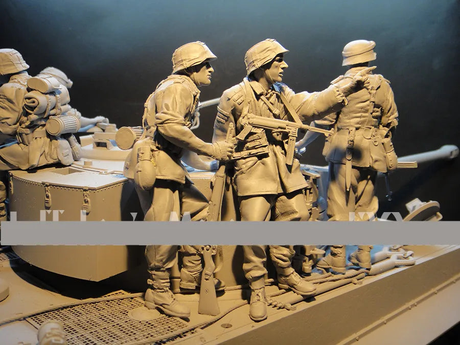 1/16 WWI Soldiers with Artillery, 3 Figures, Resin Model Figure Kit, Unassembled and Unpainted