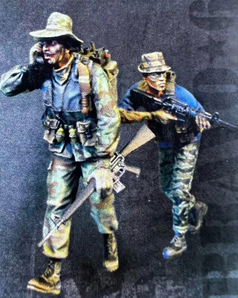 1/35 Modern US Colonial Infantry Advancing with Pith Helmets, 2 Figures, Resin Model Figure Kit, Unassembled and Unpainted