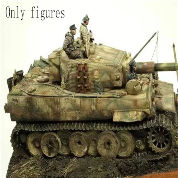 1/35 WWII German Panzer Commander and Gunner, 3 Figures, Resin Model Figure Kit, Unassembled and Unpainted