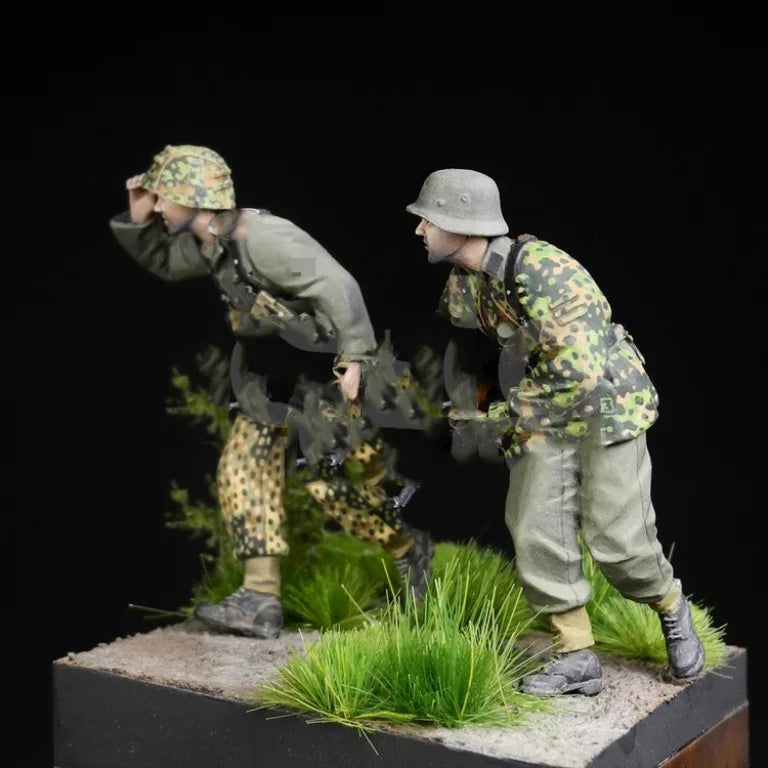 1/35 WWII German Infantry: Shooter and Guard, 2 Figures, Resin Model Figure Kit, Unassembled and Unpainted
