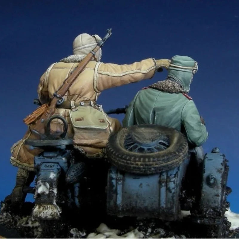 1/35 WWII German Motorcycle with Crew, 2 Figures, Resin Model Figure Kit, Unassembled and Unpainted