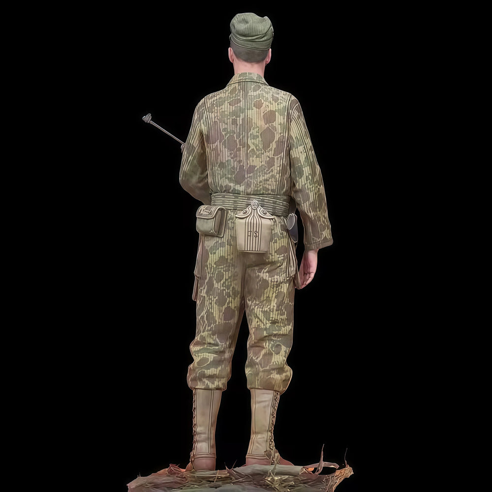 1/16 WWII German Rifleman at Attention, Resin Model Figure Kit, Unassembled and Unpainted
