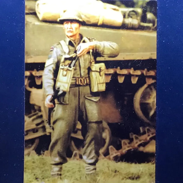 1/35 WWII German Panzer Loader with Shell, Resin Model Figure Kit, Unassembled and Unpainted
