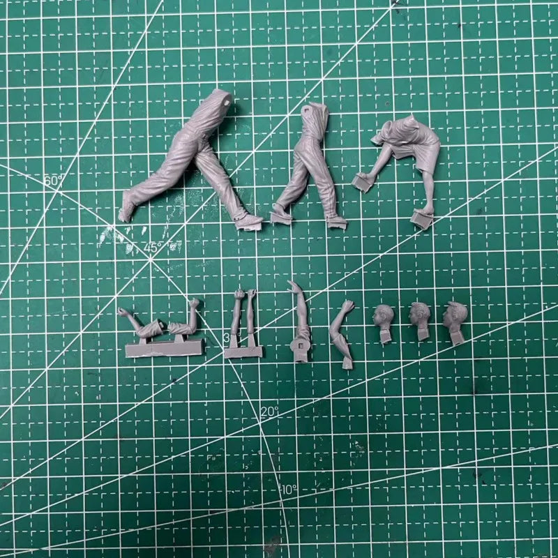 1/35 WWII Civilian Children at Play, 3 Figures, Resin Model Figure Kit, Unassembled and Unpainted