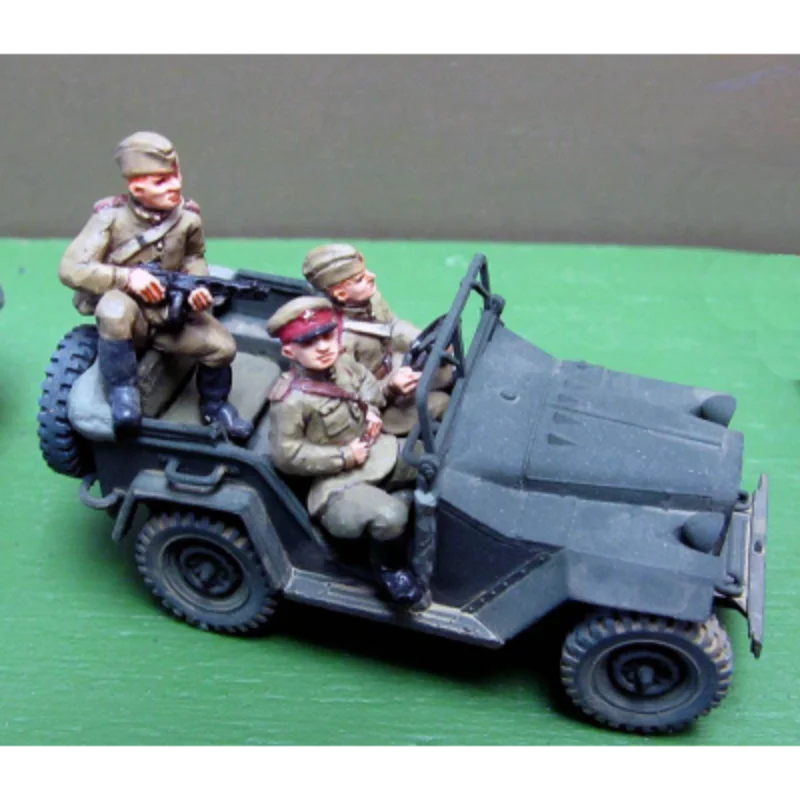 1/72 WWII Officers and Soldiers, 3 Figures, Resin Model Figure Kit, Unassembled and Unpainted