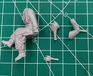 1/35 WWII German Assault Gun Crew Soldier, Resin Model Figure Kit, Unassembled and Unpainted