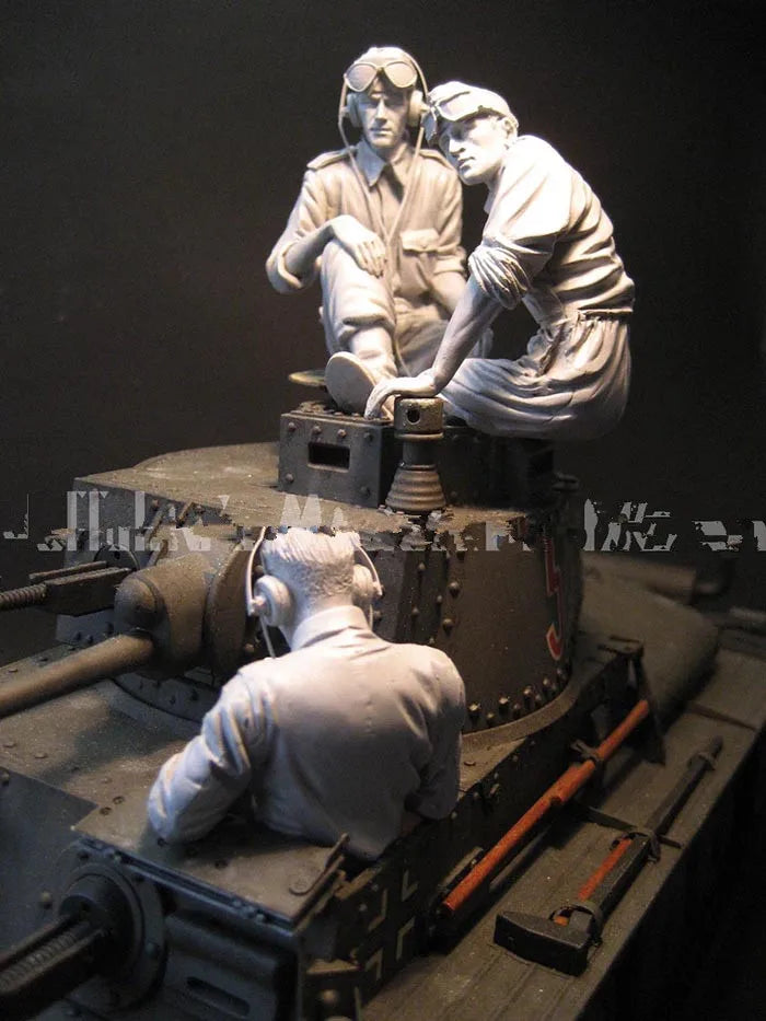 1/16 WWII German Panzer Crew at Hatches, 7 Figures, Resin Model Figure Kit, Unassembled and Unpainted
