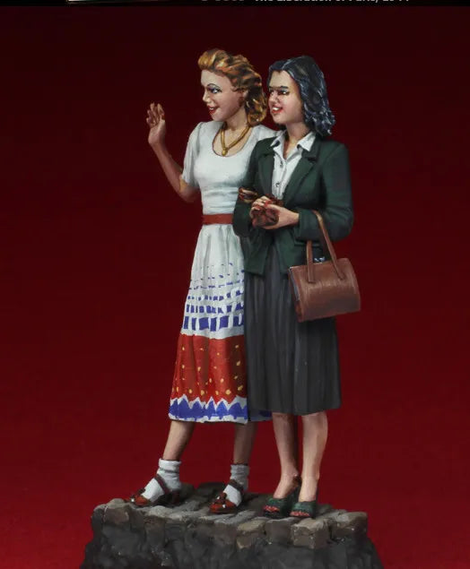 1/35 Cold War Soviet Women, 2 Figures, Resin Model Figure Kit, Unassembled and Unpainted