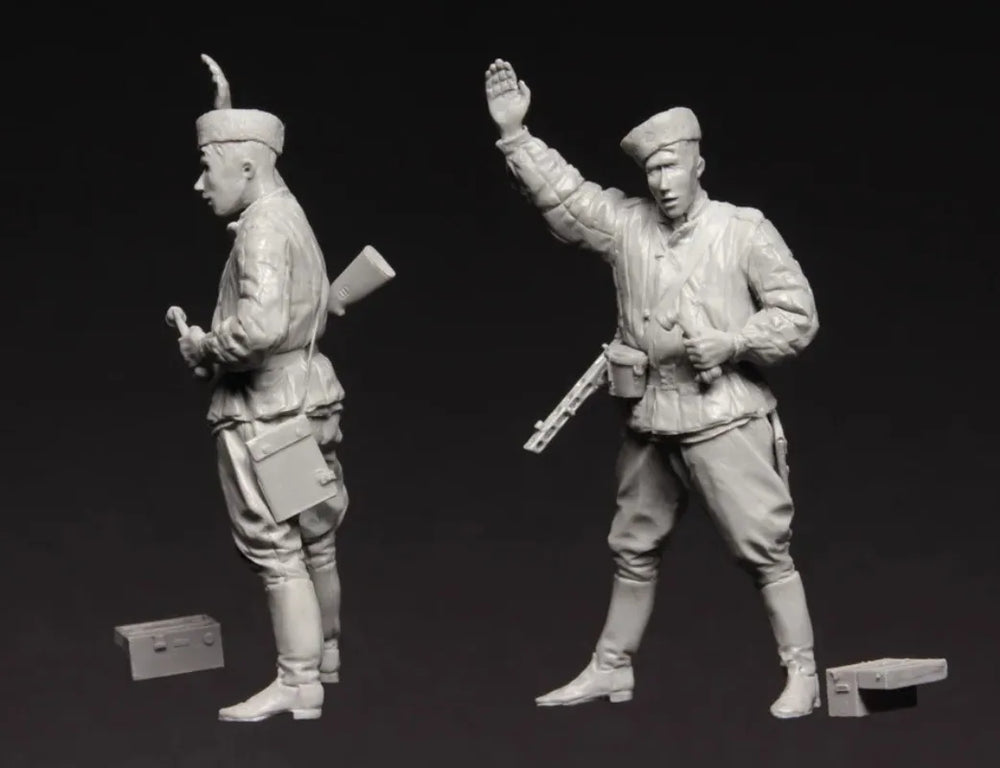 1/35 WWII Russian Red Army Infantry, 2 Figures, Resin Model Figure Kit, Unassembled and Unpainted