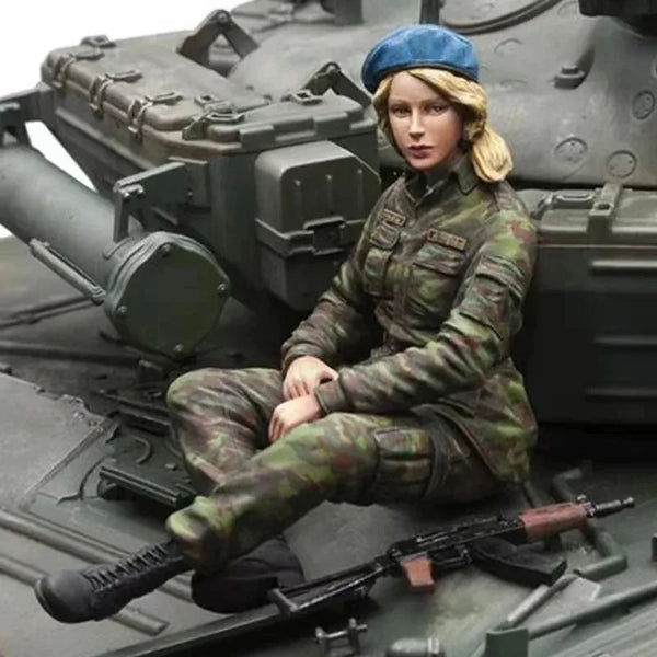 1/16 Modern Female Soldier in Blue Beret Seated on Vehicle, Resin Model Figure Kit, Unassembled and Unpainted