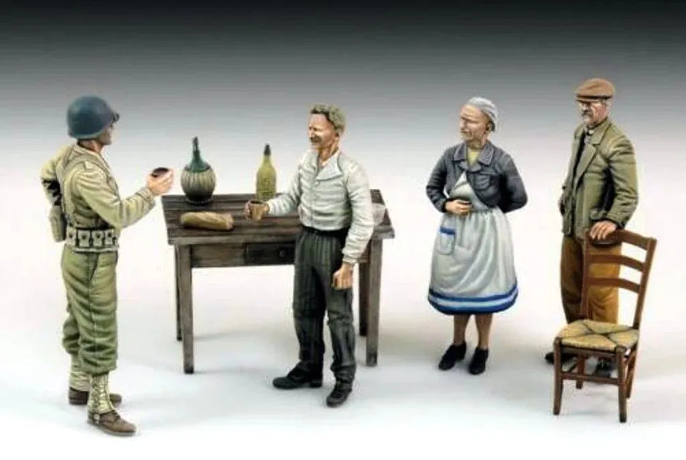 1/35 WWII Military Command Staff in Dress Uniforms, 5 Figures, Resin Model Figure Kit, Unassembled and Unpainted