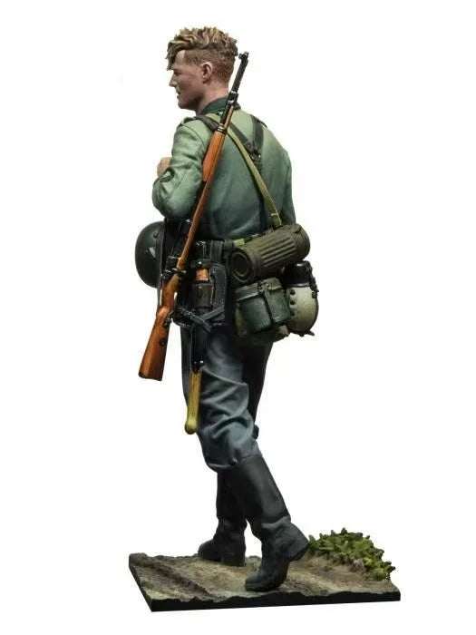 1/35 WWI British Female Soldier, Resin Model Figure Kit, Unassembled and Unpainted