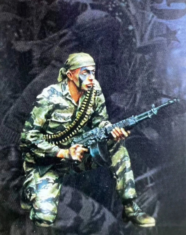 1/35 Modern US Machine Gunner in Digital Camo, Resin Model Figure Kit, Unassembled and Unpainted