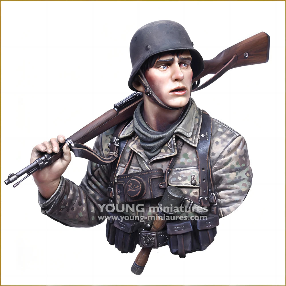 1/10 WWII German Rifleman with Kar98k on Shoulder, Resin Model Bust Kit, Unassembled and Unpainted