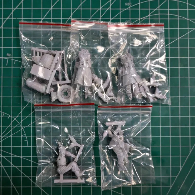1/35 WWII Winter Soldier Set, 4 Figures, Resin Model Figure Kit, Unassembled and Unpainted