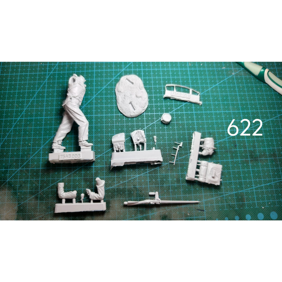 1/24 Resin Model Figure GK， Unassembled and Unpainted Kit