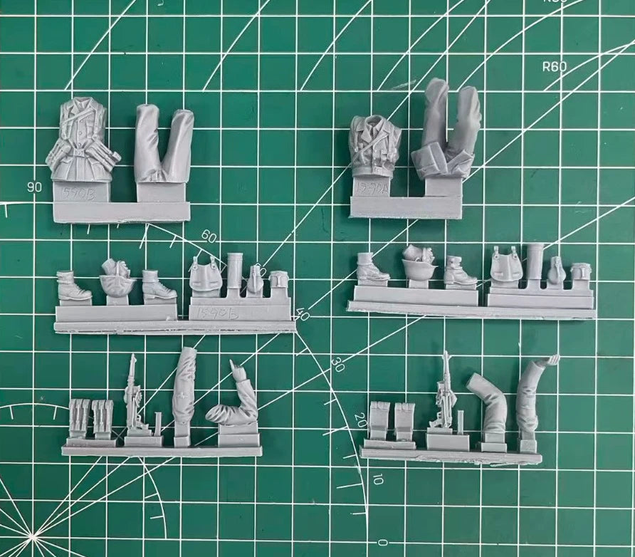 1/35 WWII German Charge Infantry, 2 Figures, Resin Model Figure Kit, Unassembled and Unpainted