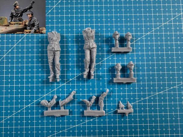 1/35 WWII German Tank Commander & Crew, 2 Figures, Resin Model Figure Kit, Unassembled and Unpainted