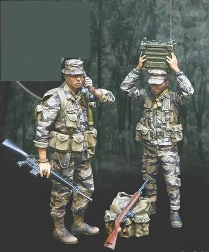 1/35 Modern Tactical Radio Operator with Rifleman, Resin Model Figure Kit, Unassembled and Unpainted