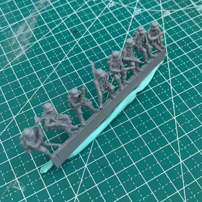 1/72 WWII Infantry Soldiers, 24 Figures, Resin Model Figure Kit, Unassembled and Unpainted