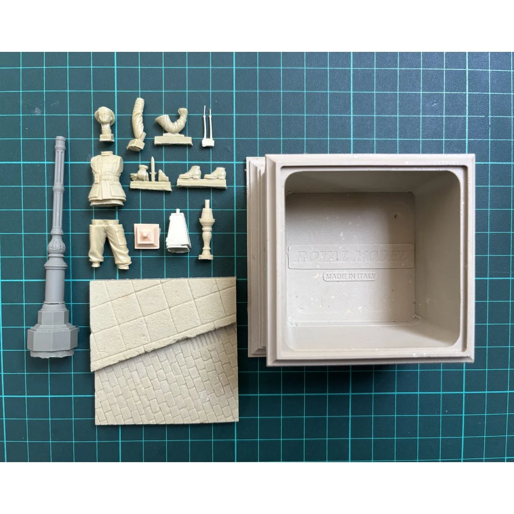 1/35 WWII Italian Officer, Resin Model Figure Kit, Unassembled and Unpainted