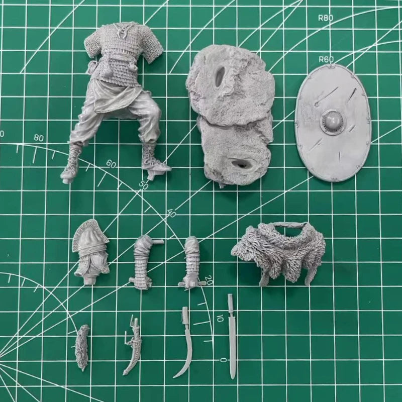 1/24 Ancient Dacian Warrior with Curved Sword and Shield, Resin Model Figure Kit, Unassembled and Unpainted