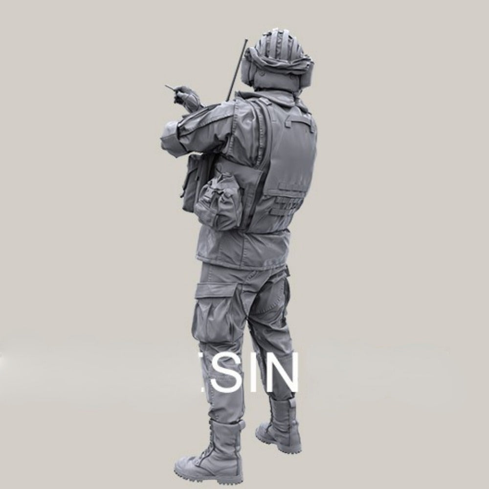 1/35 Modern Tactical Operator Signaling Direction, Resin Model Figure Kit, Unassembled and Unpainted