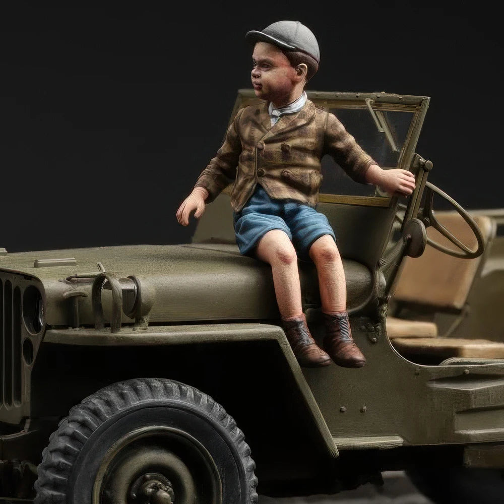 1/35 WWII Civilian Boy in Jeep, Resin Model Figure Kit, Unassembled and Unpainted