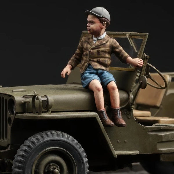 1/35 WWII Civilian Boy in Jeep, Resin Model Figure Kit, Unassembled and Unpainted