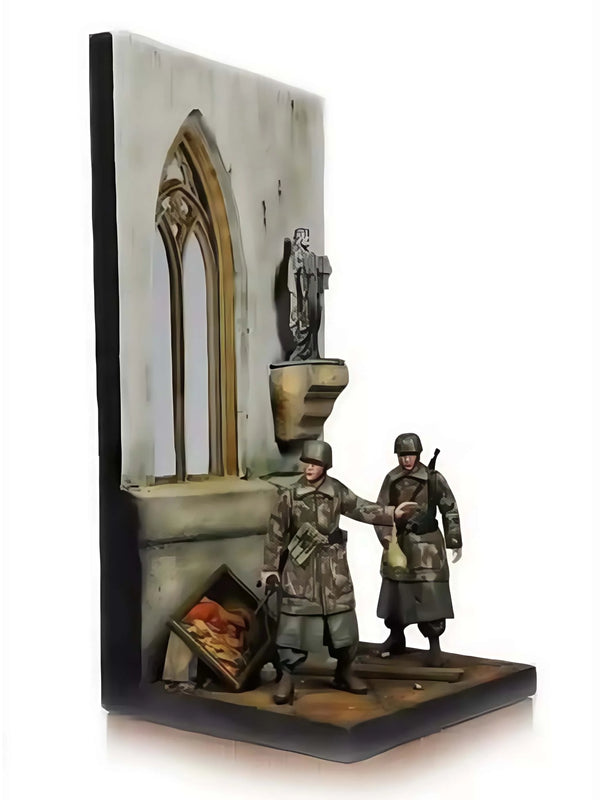 1/35 WWII Soldiers at Chapel, 2 Figures, Resin Model Figure Kit, Unassembled and Unpainted