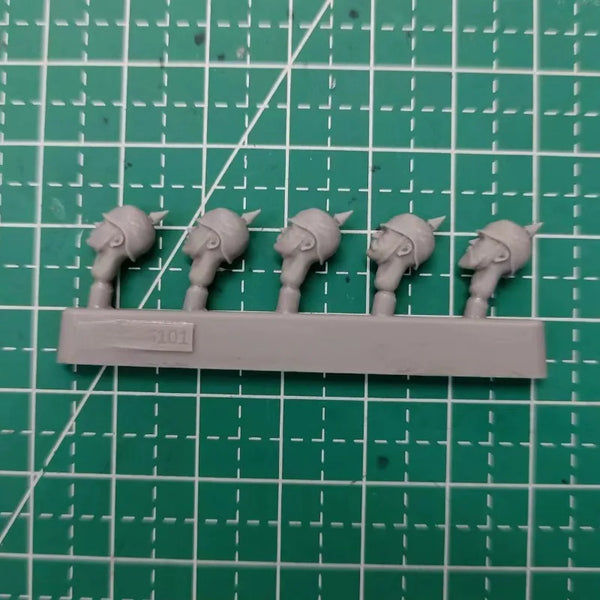 1/35 WWI German Soldiers with Pickelhaube Helmets, 5 Figures, Resin Model Bust Kit, Unassembled and Unpainted