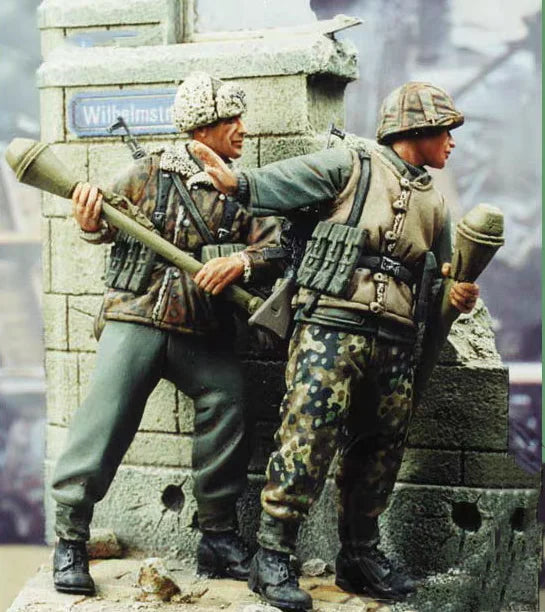 1/35 WWII German Infantry Assault Team, 2 Figures, Resin Model Figure Kit, Unassembled and Unpainted