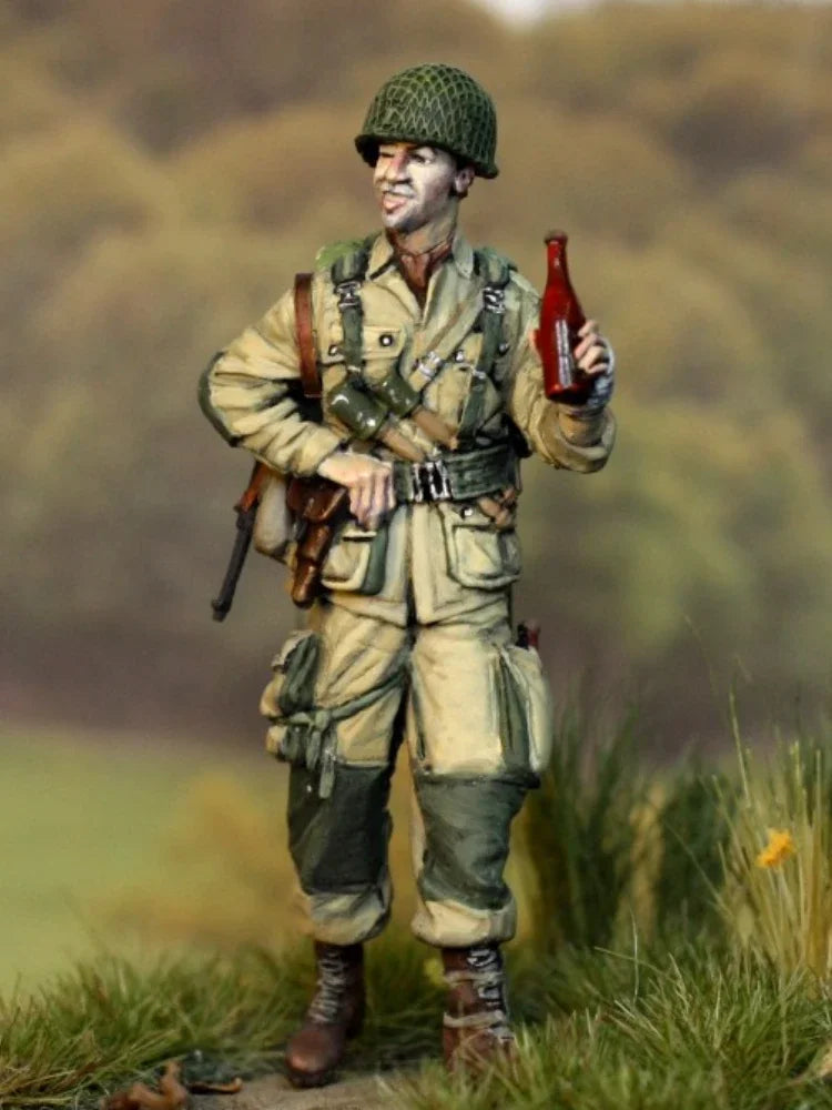 1/35 WWII US Airborne Paratrooper, Resin Model Figure Kit, Unassembled and Unpainted