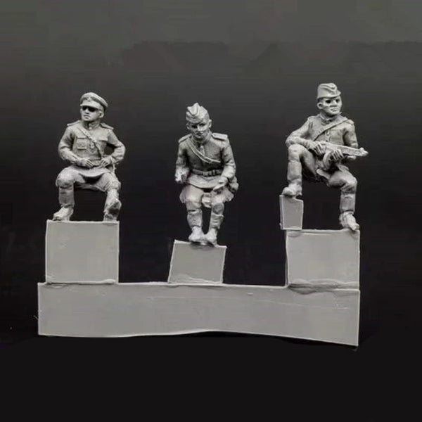 1/72 WWII Officers and Soldiers, 3 Figures, Resin Model Figure Kit, Unassembled and Unpainted