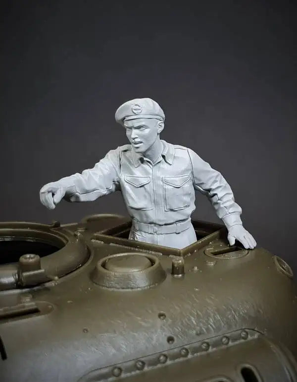 1/35 WWII Soldier on Vehicle, Resin Model Figure Kit, Unassembled and Unpainted