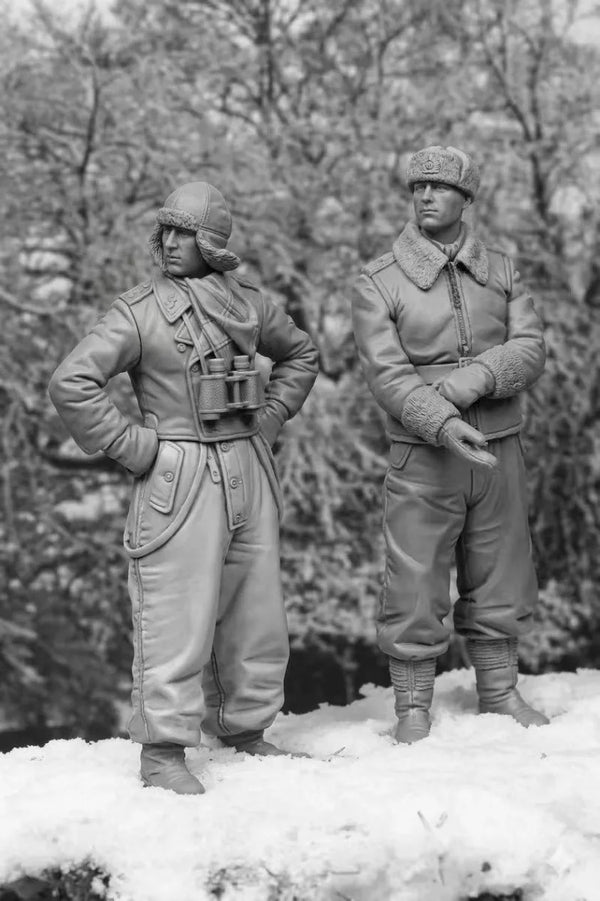 1/35 WWII German Winter Soldiers, 2 Figures, Resin Model Figure Kit, Unassembled and Unpainted