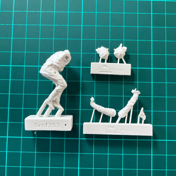 1/35 WWII Soviet Infantryman Prone, Resin Model Figure Kit, Unassembled and Unpainted