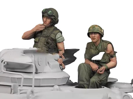 1/35 WWII Soldiers with Vehicle, 2 Figures, Resin Model Figure Kit, Unassembled and Unpainted