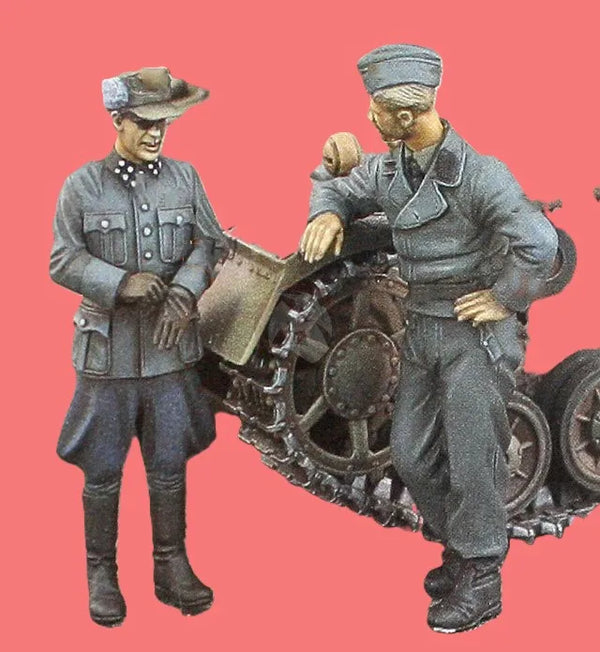 1/35 WWII German Military with Motorcycle, 2 Figures, Resin Model Figure Kit, Unassembled and Unpainted