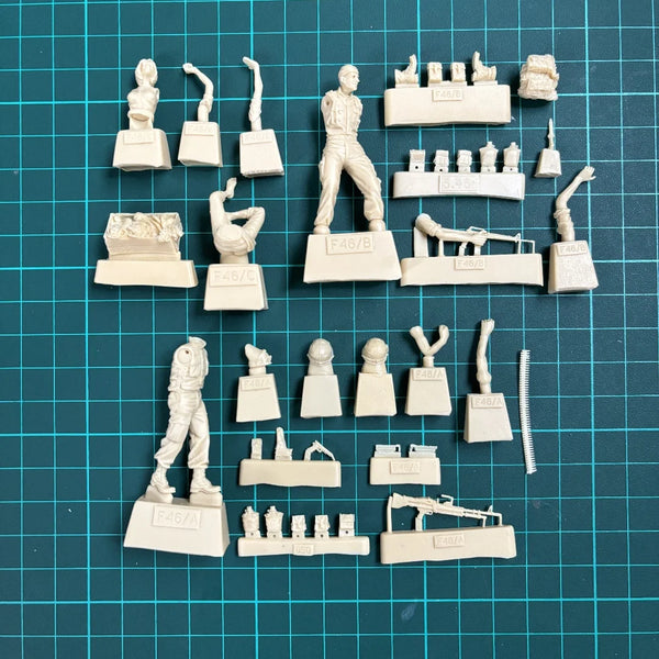 1/35 Vietnam War American Soldiers and Civilian, 3 Figures, Resin Model Figure Kit, Unassembled and Unpainted