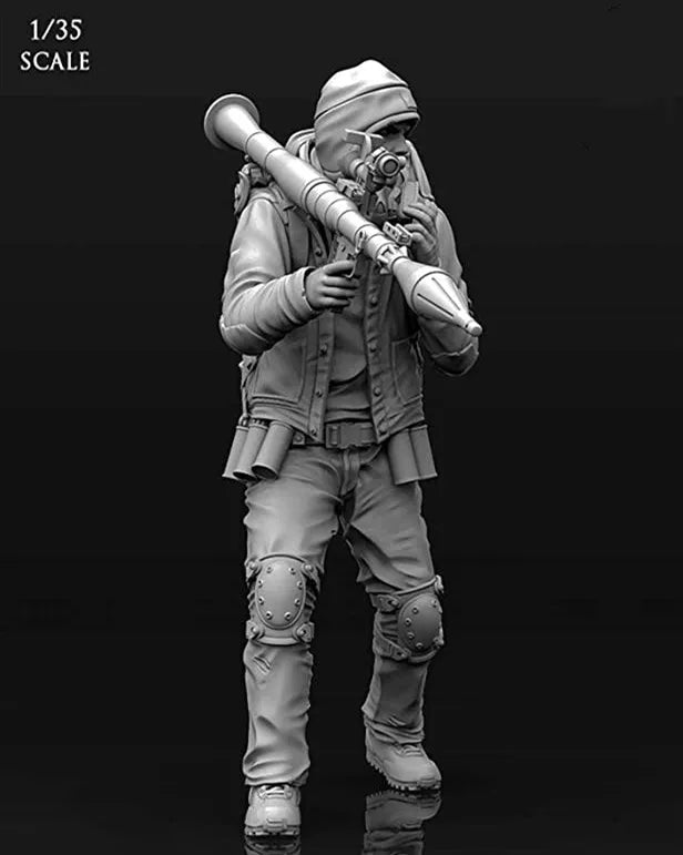 1/35 Modern Infantry Soldier Advancing with Rifle and Pack, Resin Model Figure Kit, Unassembled and Unpainted
