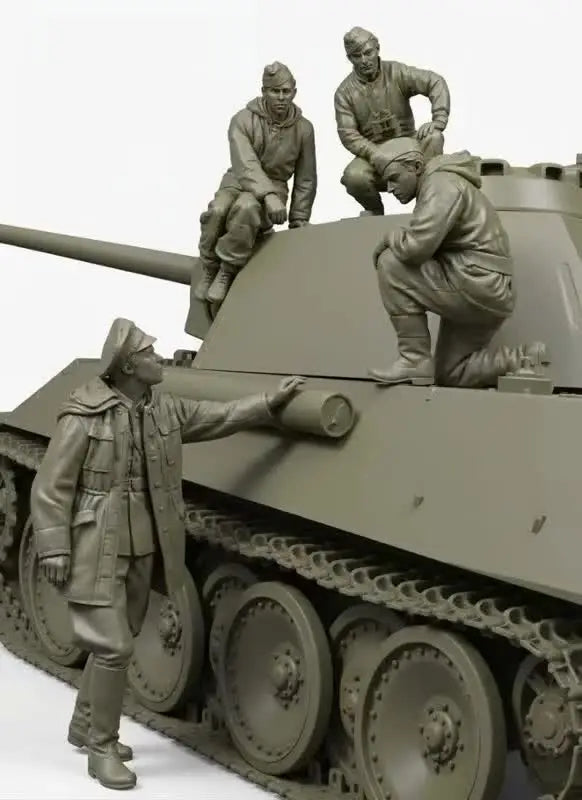 1/35 WWII Tank Crew with M4 Sherman, 4 Figures, Resin Model Figure Kit, Unassembled and Unpainted