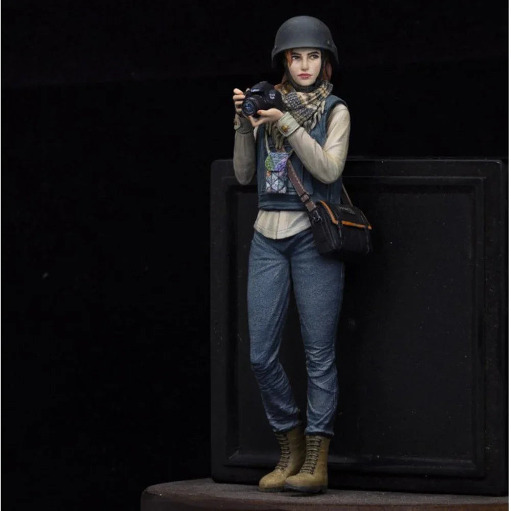1/16 Modern Tactical Operator in Cream Knit Sweater, Resin Model Figure Kit, Unassembled and Unpainted